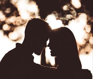 Preview wallpaper silhouettes, couple, love, tenderness, romance