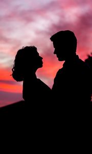 Preview wallpaper silhouettes, couple, love, romance, twilight, dark