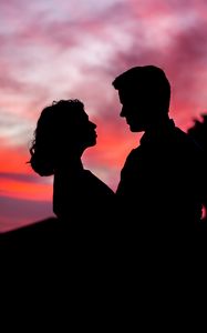 Preview wallpaper silhouettes, couple, love, romance, twilight, dark