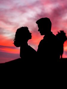 Preview wallpaper silhouettes, couple, love, romance, twilight, dark