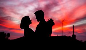 Preview wallpaper silhouettes, couple, love, romance, twilight, dark