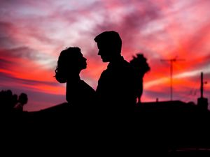 Preview wallpaper silhouettes, couple, love, romance, twilight, dark