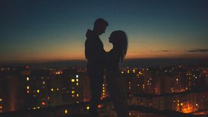 Preview wallpaper silhouettes, couple, romance, night city