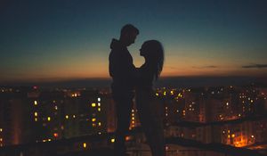 Preview wallpaper silhouettes, couple, romance, night city