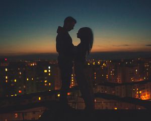 Preview wallpaper silhouettes, couple, romance, night city