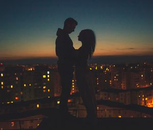 Preview wallpaper silhouettes, couple, romance, night city