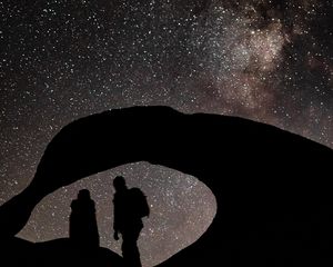 Preview wallpaper silhouettes, couple, stars, night, dark