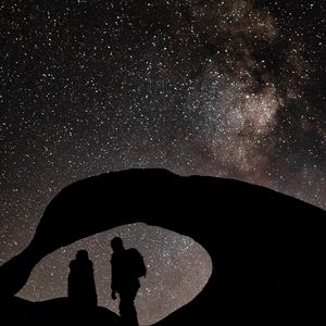 Preview wallpaper silhouettes, couple, stars, night, dark