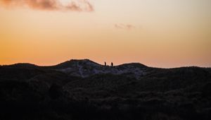 Preview wallpaper silhouettes, hill, horizon, sunset