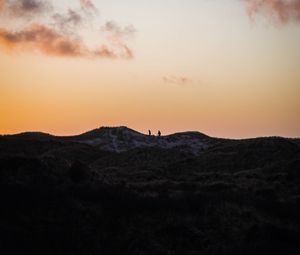 Preview wallpaper silhouettes, hill, horizon, sunset