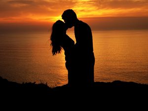 Preview wallpaper silhouettes, kiss, couple, love, sunset