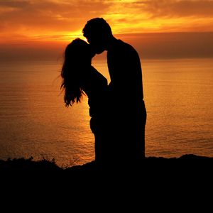 Preview wallpaper silhouettes, kiss, couple, love, sunset