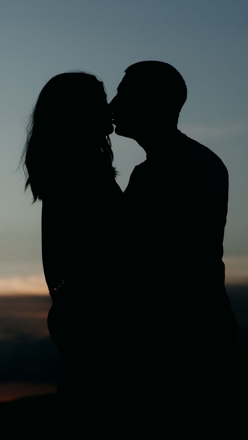500+ Couple Kissing Pictures [HD] | Download Free Images on Unsplash
