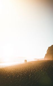 Preview wallpaper silhouettes, shore, couple, fog, walk, sea