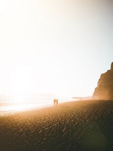 Preview wallpaper silhouettes, shore, couple, fog, walk, sea