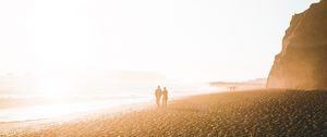 Preview wallpaper silhouettes, shore, couple, fog, walk, sea