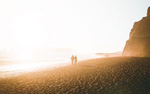 Preview wallpaper silhouettes, shore, couple, fog, walk, sea