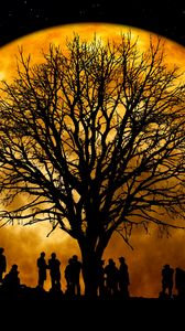 Preview wallpaper silhouettes, tree, people, moon, night