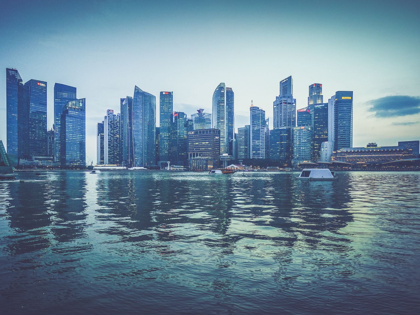 1400x1050 Wallpaper singapore, skyscrapers, shore, architecture