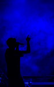Preview wallpaper singer, silhouette, smoke