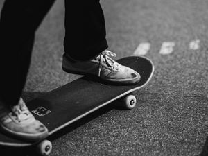 Preview wallpaper skate, sneakers, legs, bw