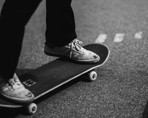 Preview wallpaper skate, sneakers, legs, bw