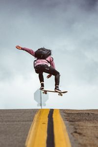 Preview wallpaper skateboard, jump, trick, road