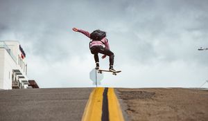 Preview wallpaper skateboard, jump, trick, road