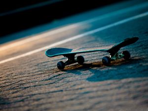 Preview wallpaper skateboard, miniature, surface, light