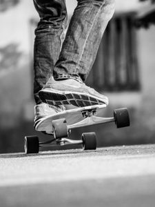 Preview wallpaper skateboard, skate, bw, legs, sneakers