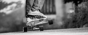 Preview wallpaper skateboard, skate, bw, legs, sneakers