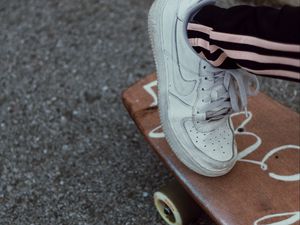 Preview wallpaper skateboard, skate, foot