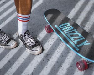 Preview wallpaper skateboard, skate, skater, legs, sneakers, style