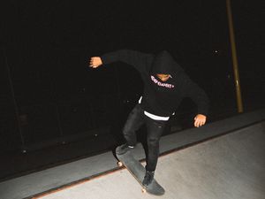 Preview wallpaper skateboard, skate, skater, trick, dark