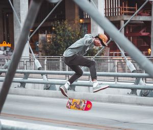 Preview wallpaper skateboard, skate, skater, trick, jump