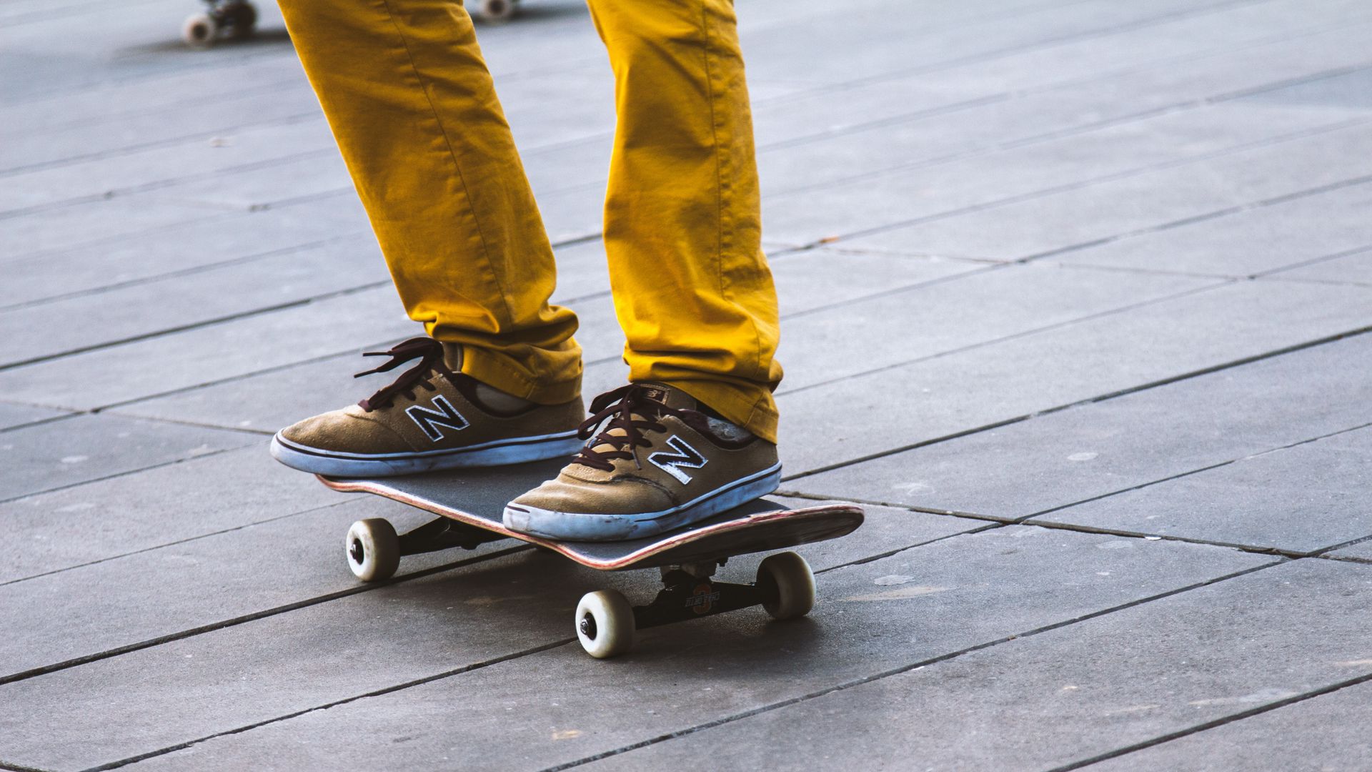 Download wallpaper 1920x1080 skateboard, sneakers, legs full hd, hdtv