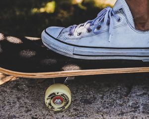 Preview wallpaper skateboard, wheel, foot, shoes, white, skate