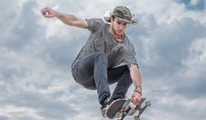Preview wallpaper skateboarder, skateboard, jump, trick