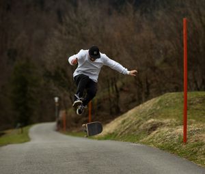 Preview wallpaper skateboarder, skateboard, skate, trick, jump