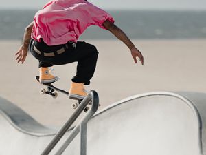 Preview wallpaper skater, skateboard, skate, trick, railing