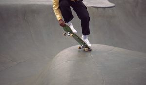 Preview wallpaper skater, skateboard, skate, trick, extreme