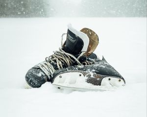 Preview wallpaper skates, snow, snowfall, winter