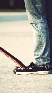 Preview wallpaper скейт, board, asphalt, gym shoes, feet
