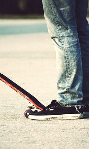 Preview wallpaper скейт, board, asphalt, gym shoes, feet