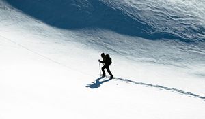 Preview wallpaper skier, snow, climb, winter, sport