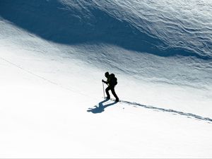 Preview wallpaper skier, snow, climb, winter, sport