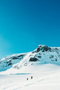 Preview wallpaper skiers, tourists, snow, mountain, journey