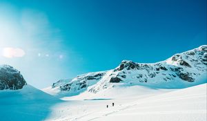 Preview wallpaper skiers, tourists, snow, mountain, journey