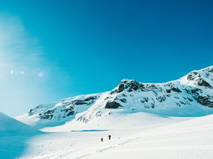 Preview wallpaper skiers, tourists, snow, mountain, journey