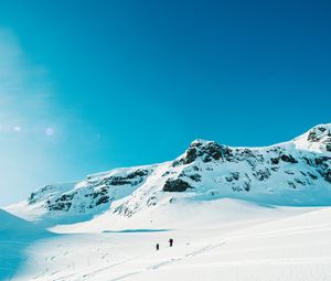 Preview wallpaper skiers, tourists, snow, mountain, journey